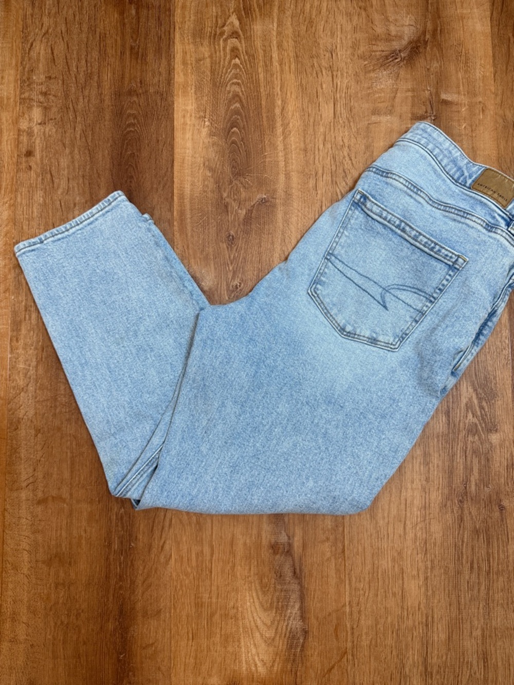 American Eagle Outfitters Light Blue Strigid Mom Jeans size 14 Short